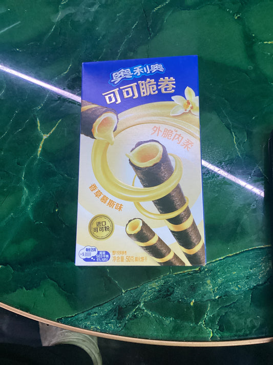 Oreo Crispy rolls vanilla mousse