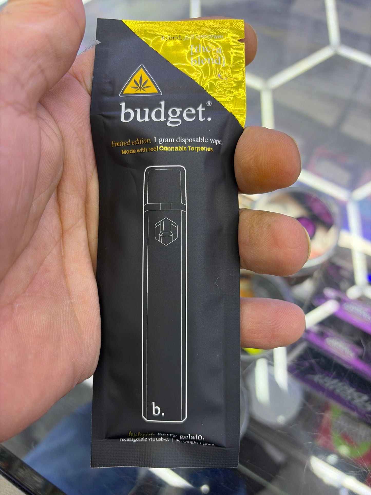 Budget 1 g disposable hybrid, berry gelato