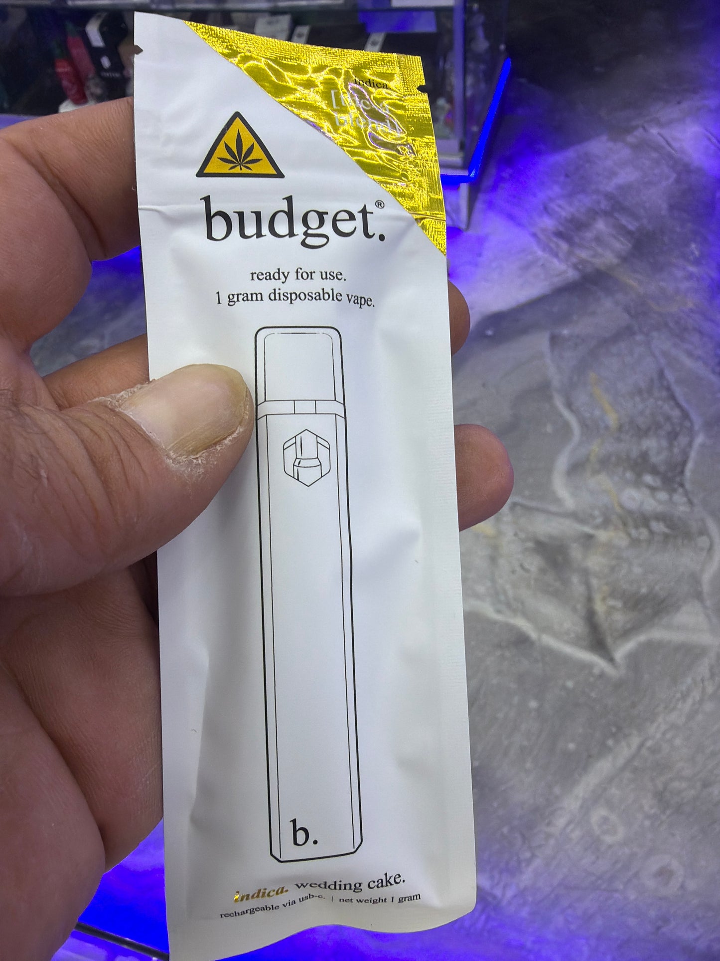 Budget 1 g disposable vape Indica wedding cake ￼