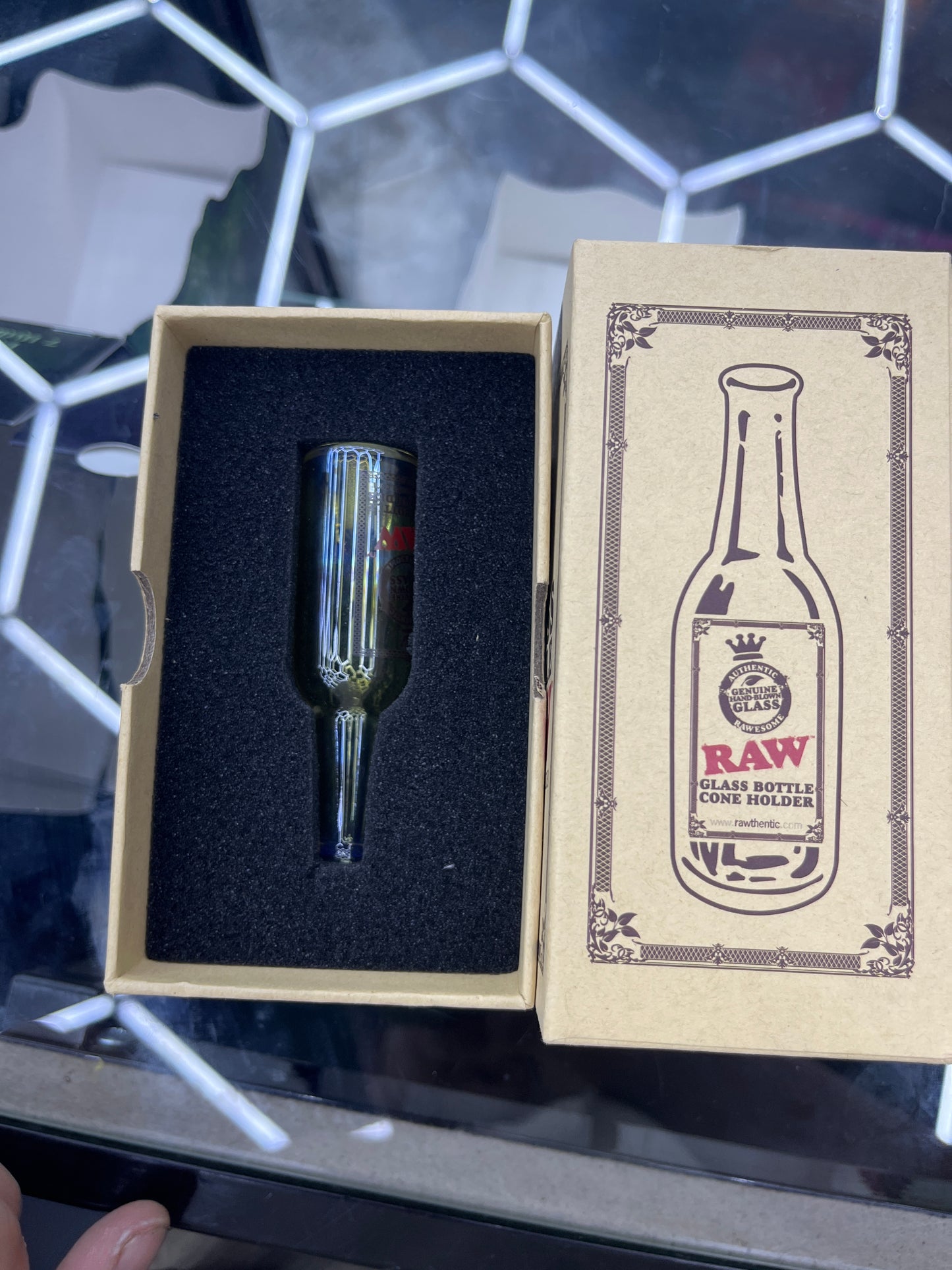 Raw glass bottle cone holder