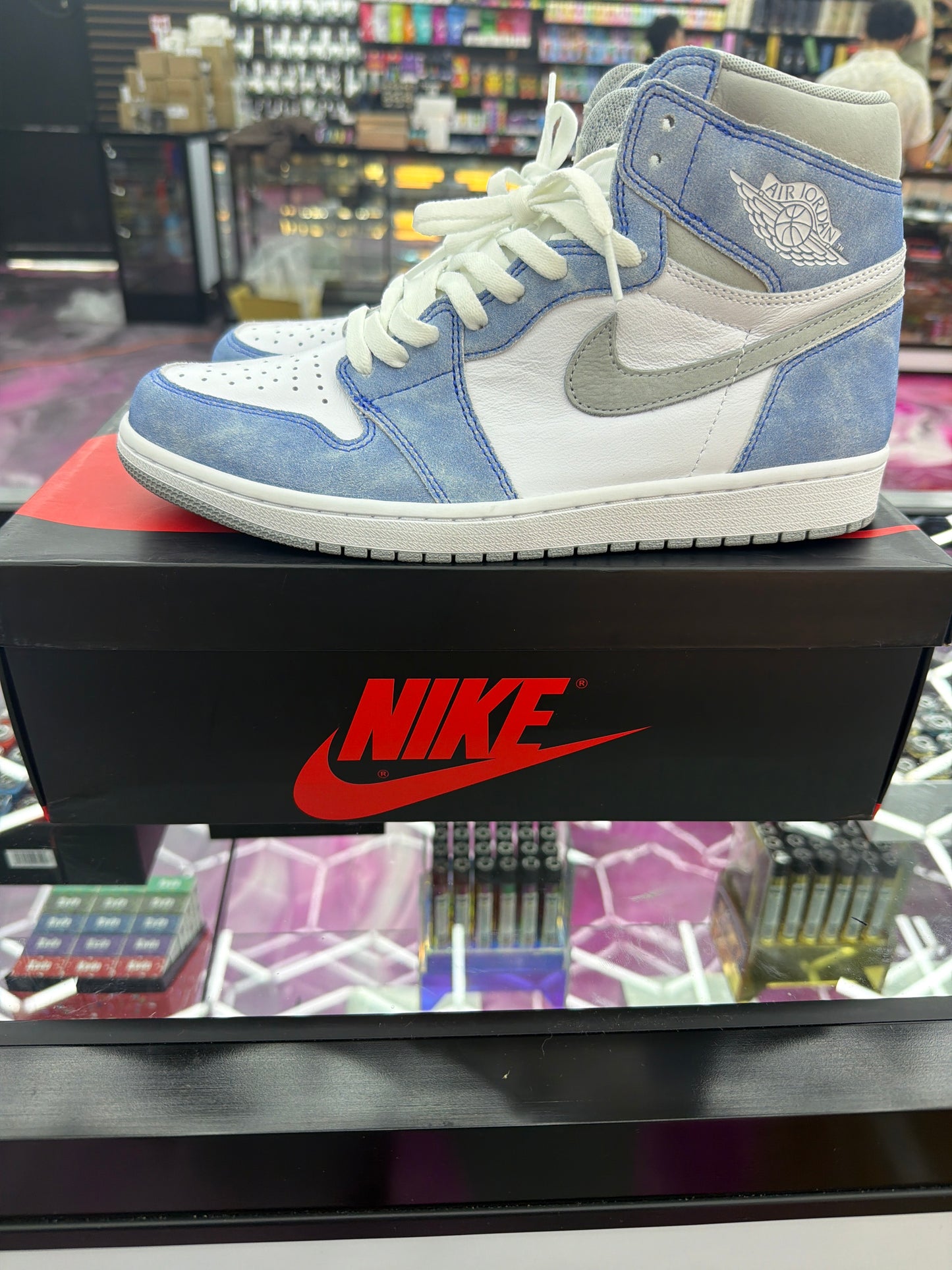 Air Jordan 1 Retro Hyper Royal’s Sz 10.5