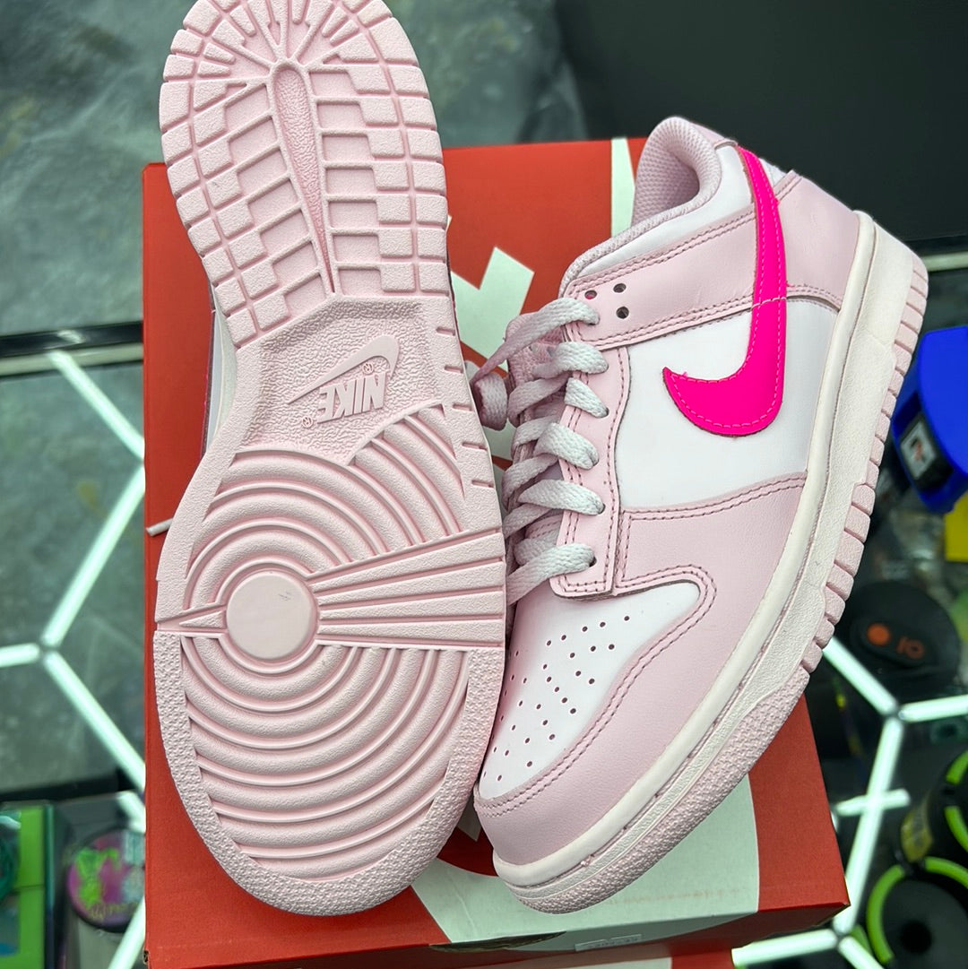 Nike dunk low 6y triple pink