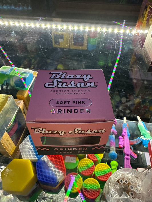 Blaze Susan 4 piece grinder soft pink