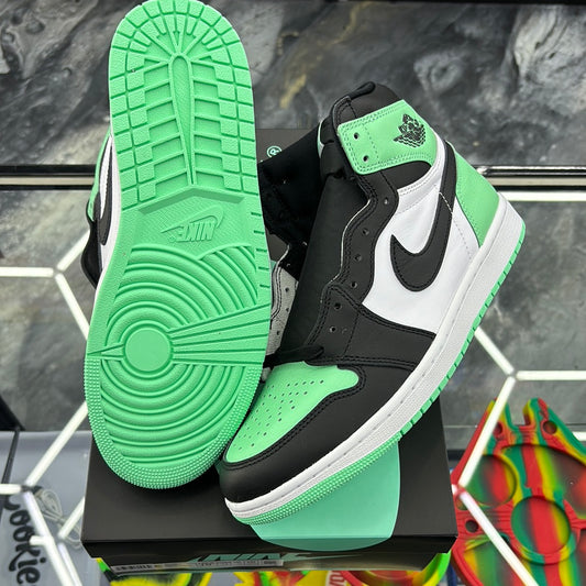 Air Jordan 1 retro high of white/black green glow