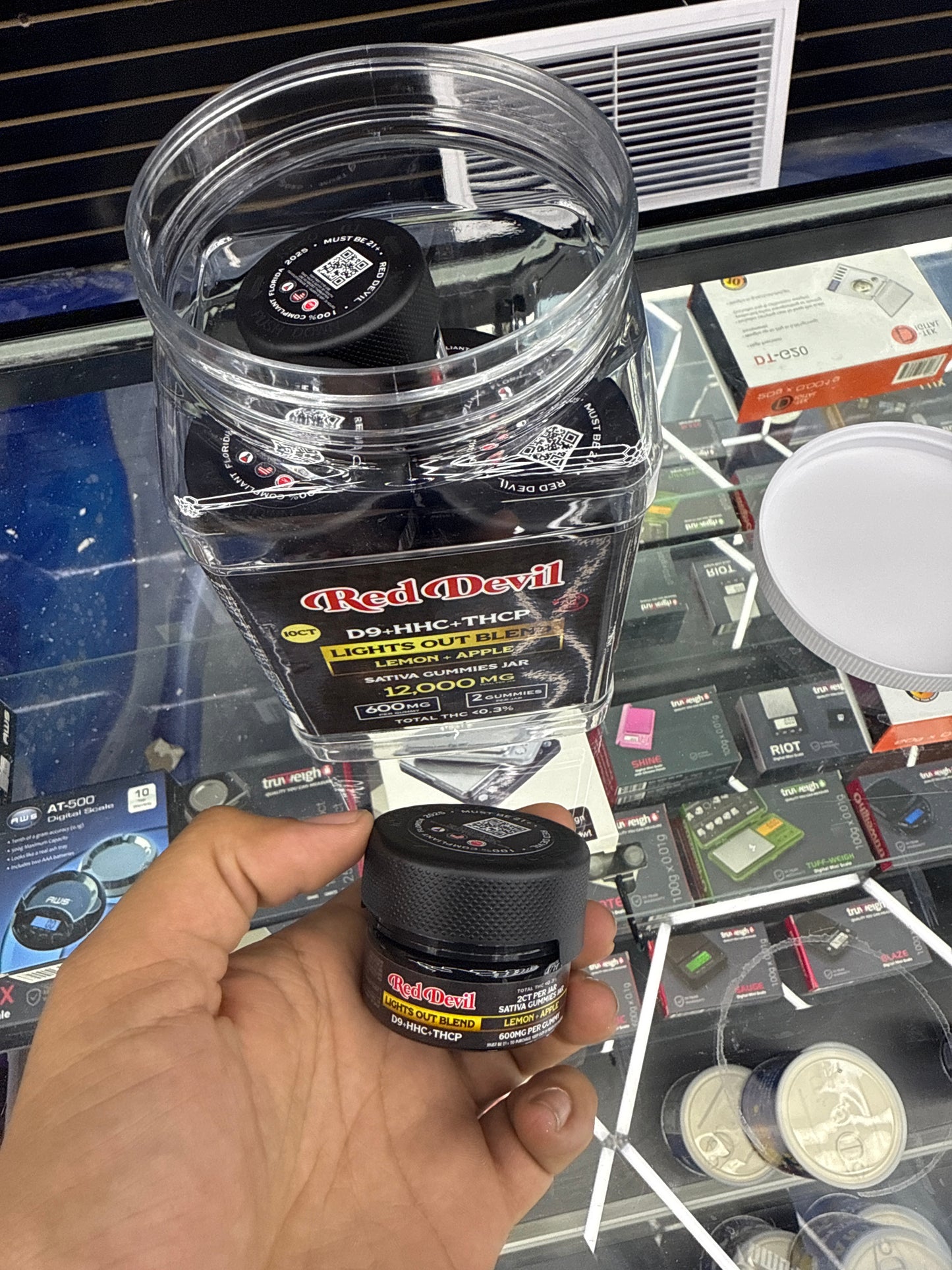 Red devil lights out blend 12,000mg lemon apple