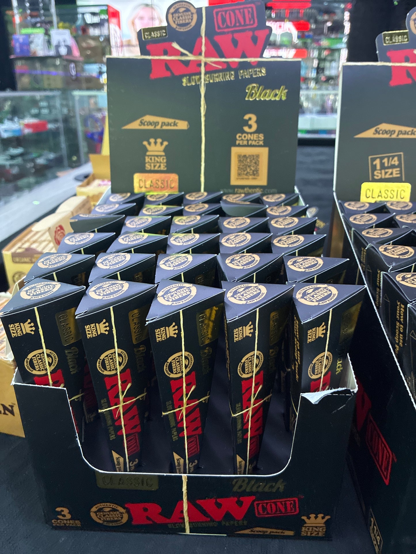 Raw Black classic triangle scoop pack cones king size 3ct