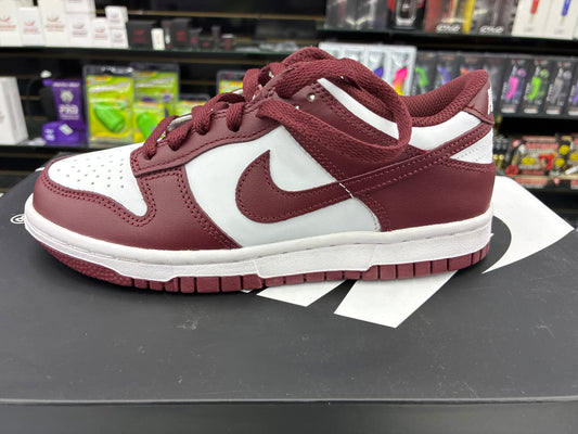 Nike dunk low burgundy size4y