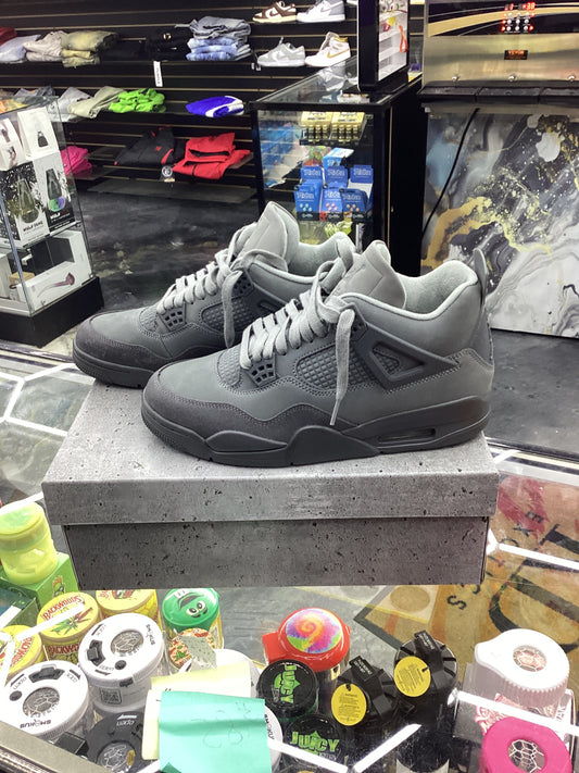 Jordan 4 retro smoke grey/iron grey men’s size 9.5