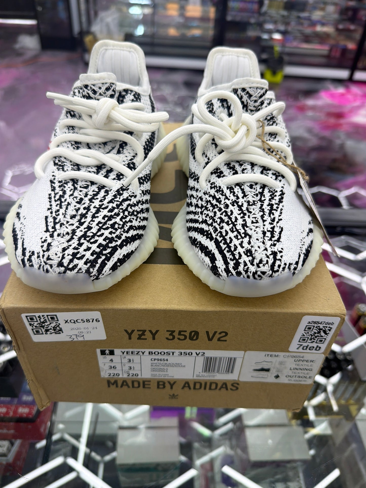 Adidas Yeezy boost 350 v2 Zebras Sz 4
