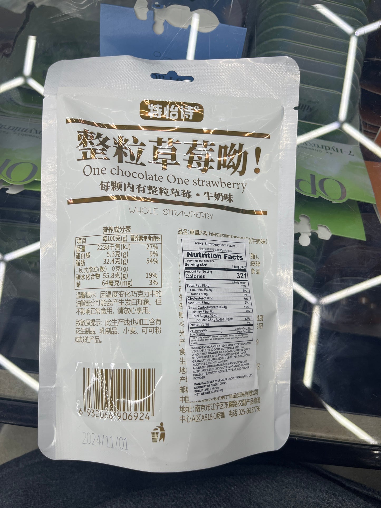 One chocolate one strawberry milk tase