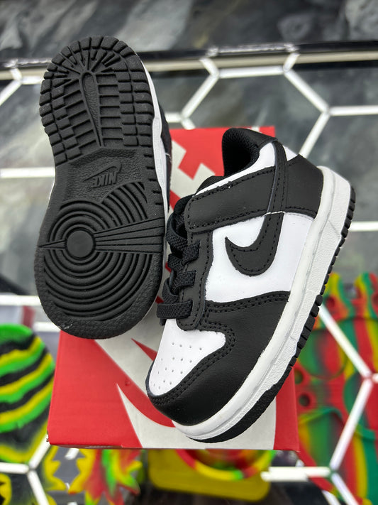 Nike dunk low tde )(white/black pandas size 5c