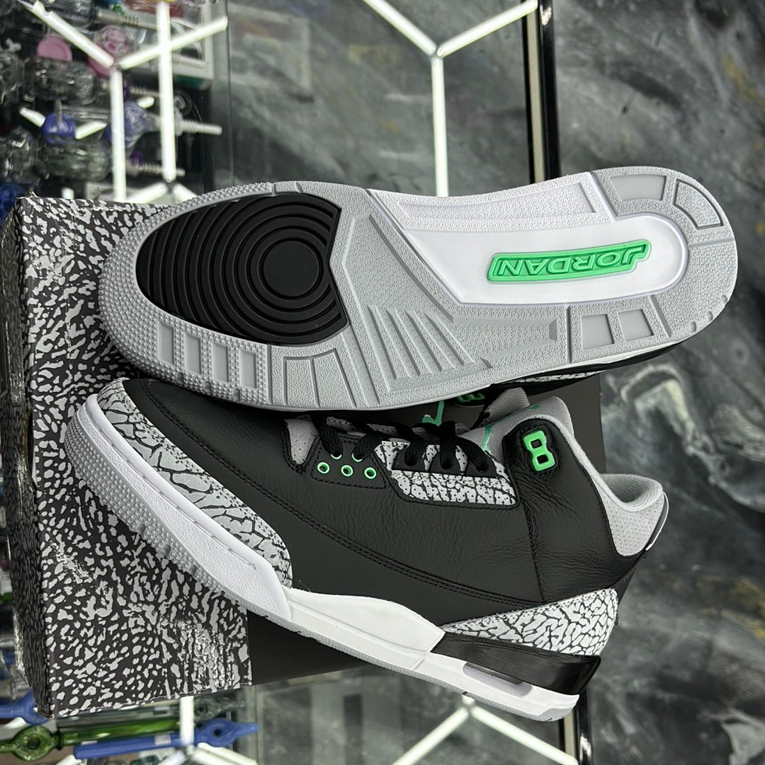 Air Jordan three retro black/green green glow – wolf gray size 11 M ￼