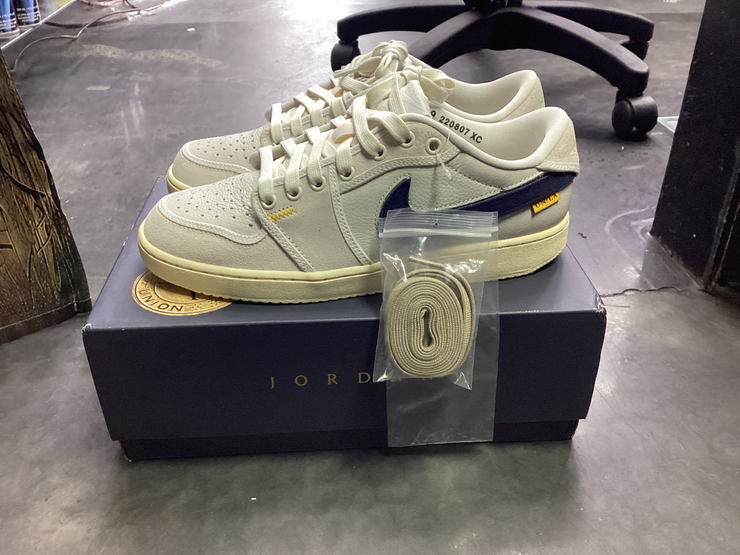 Nike dunk lows unions men’s size 9