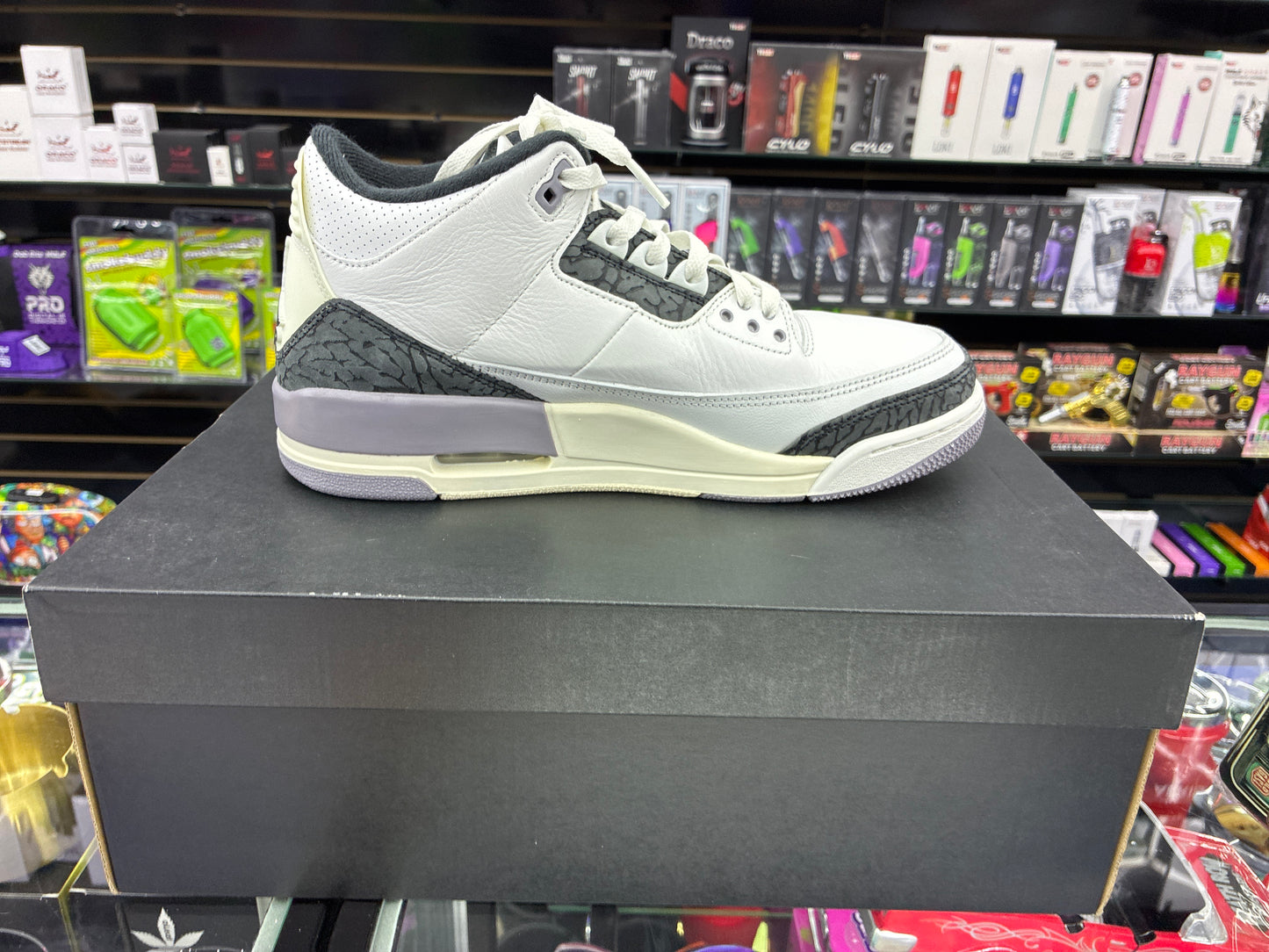 Air Jordan 3 retro cement grey size 10