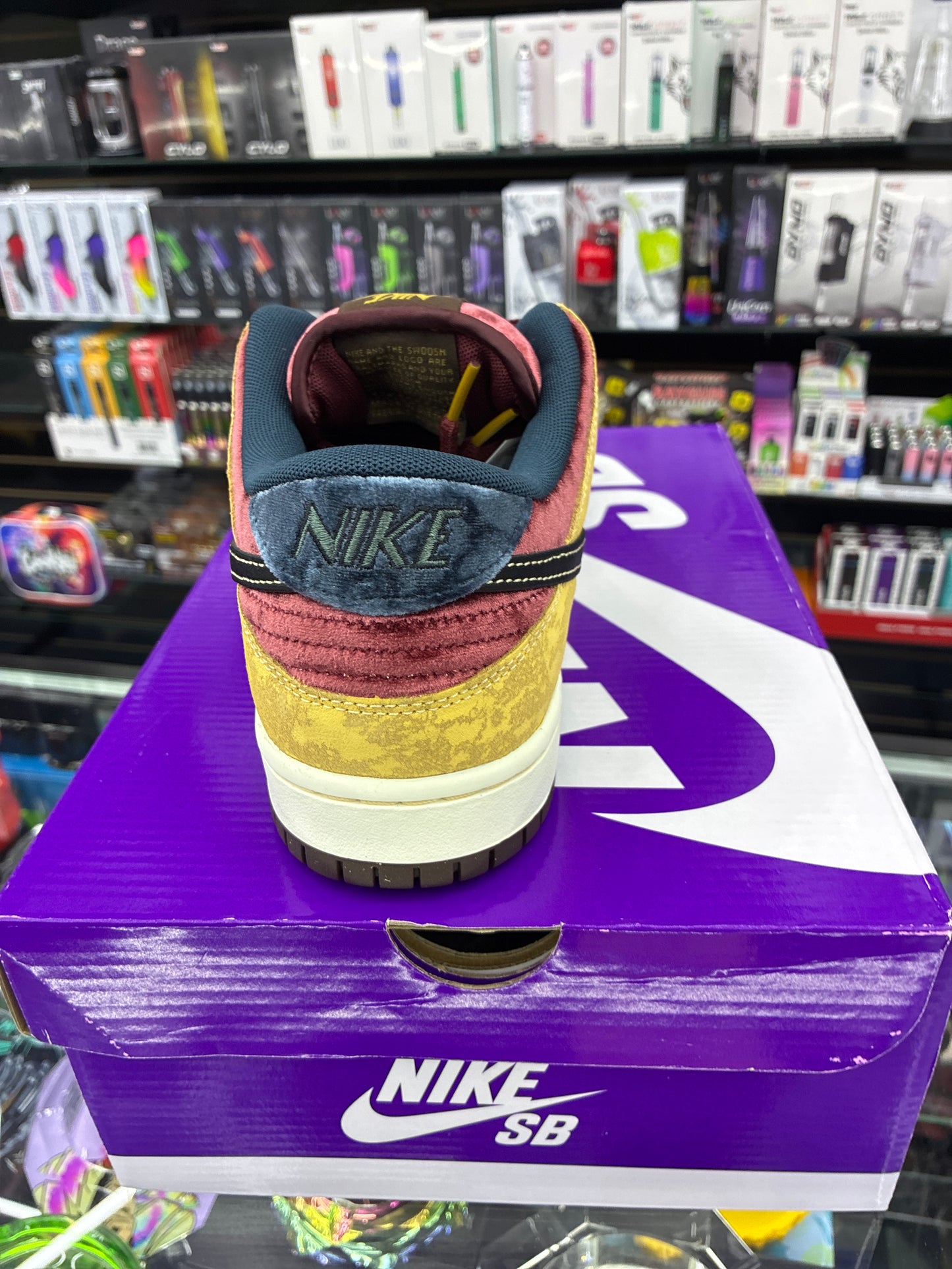 Nike sb dunk low pro celestial gold/black size 10