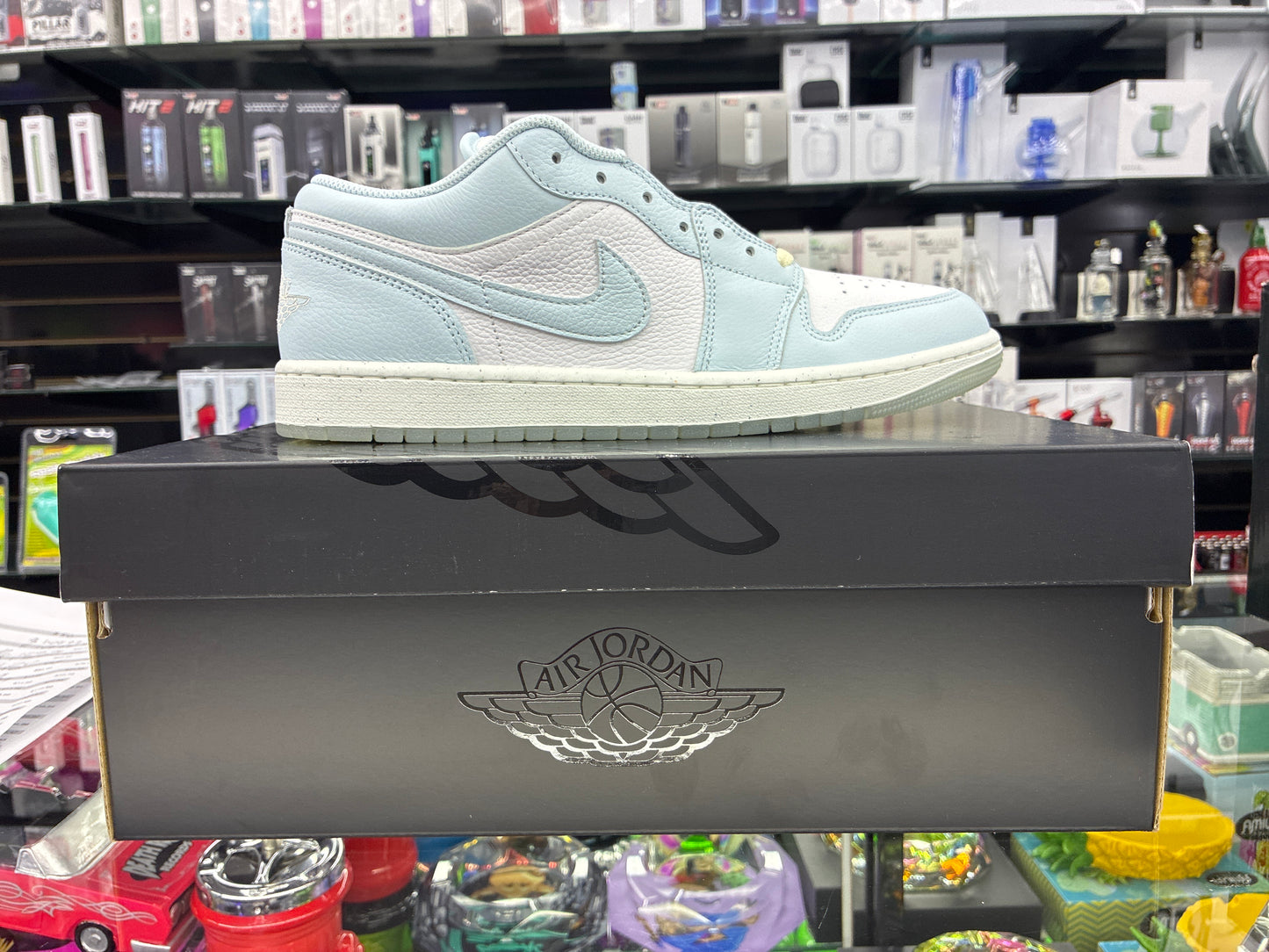 Air Jordan 1 low se glacier blue size 9