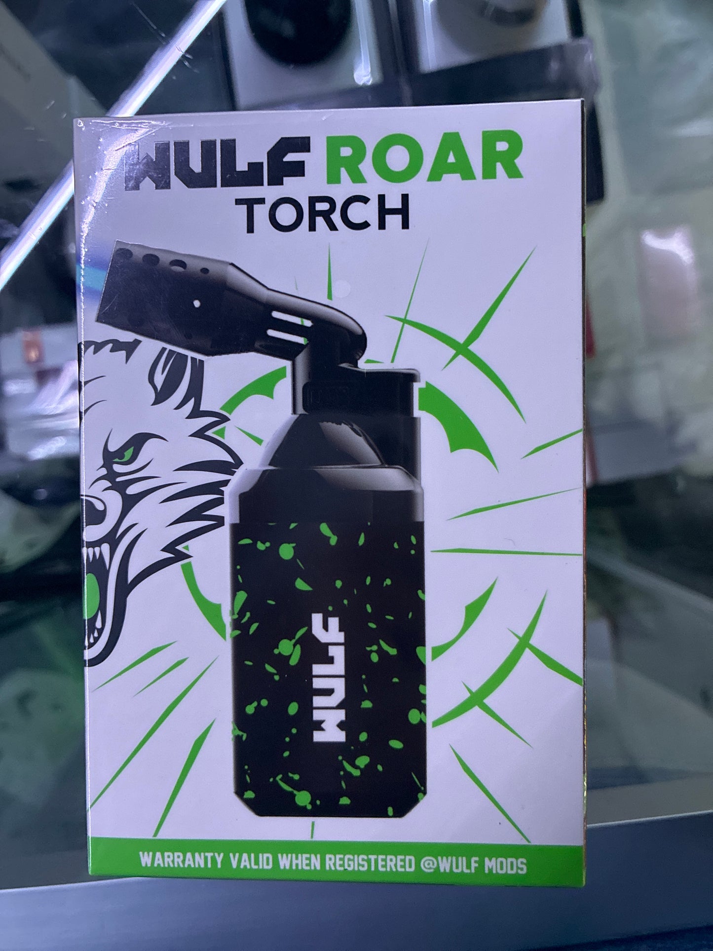Wulf roar torch black with green spots