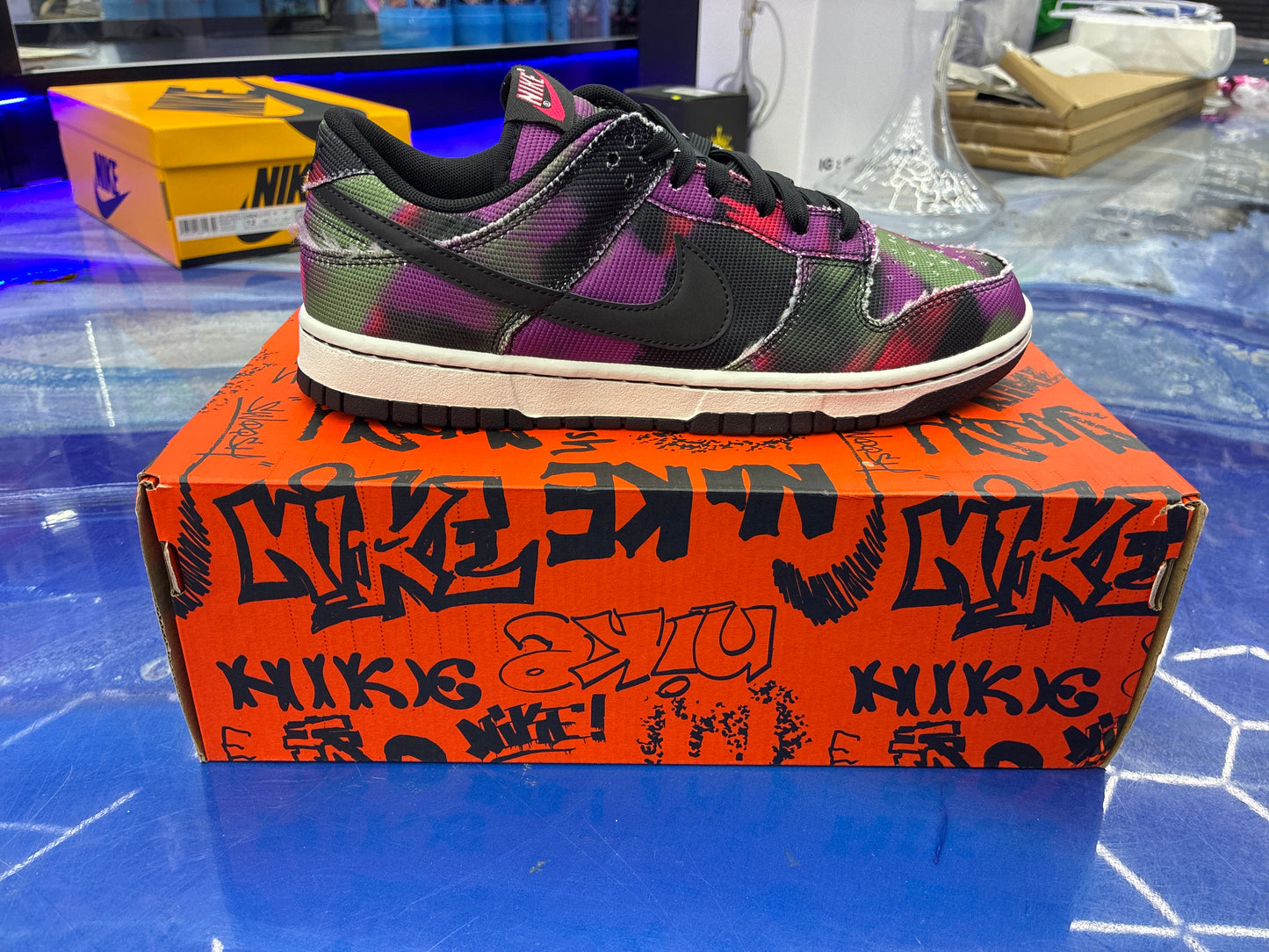 Nike dunk low graffiti pink size 8.5