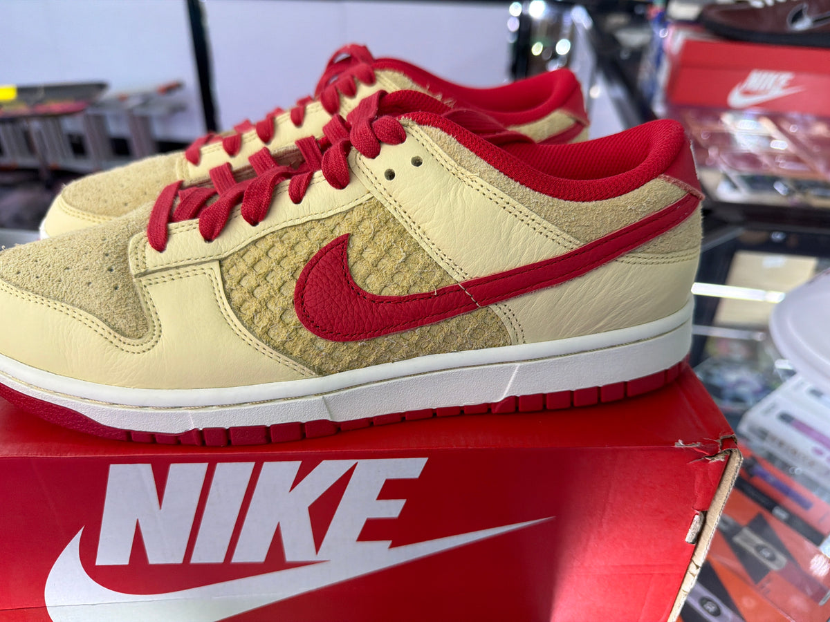 Nike Dunk Low Retro SE Strawberry Waffle Size 11