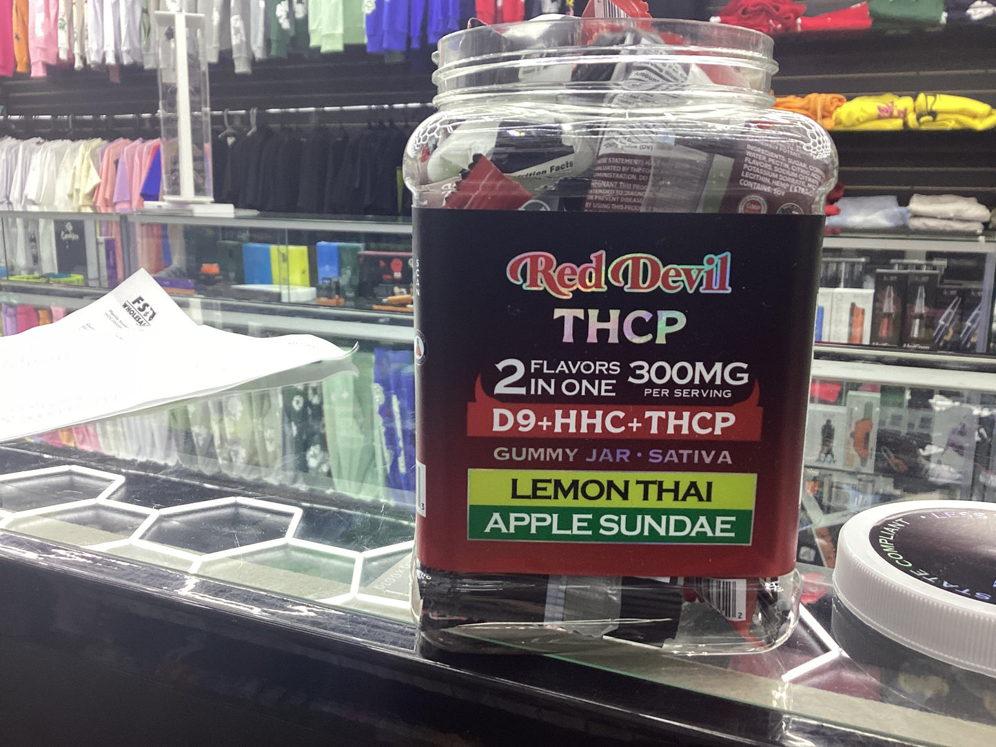 Red devil 2 in 1 flavor 300mg (lemon Thai/ apple sundae)
