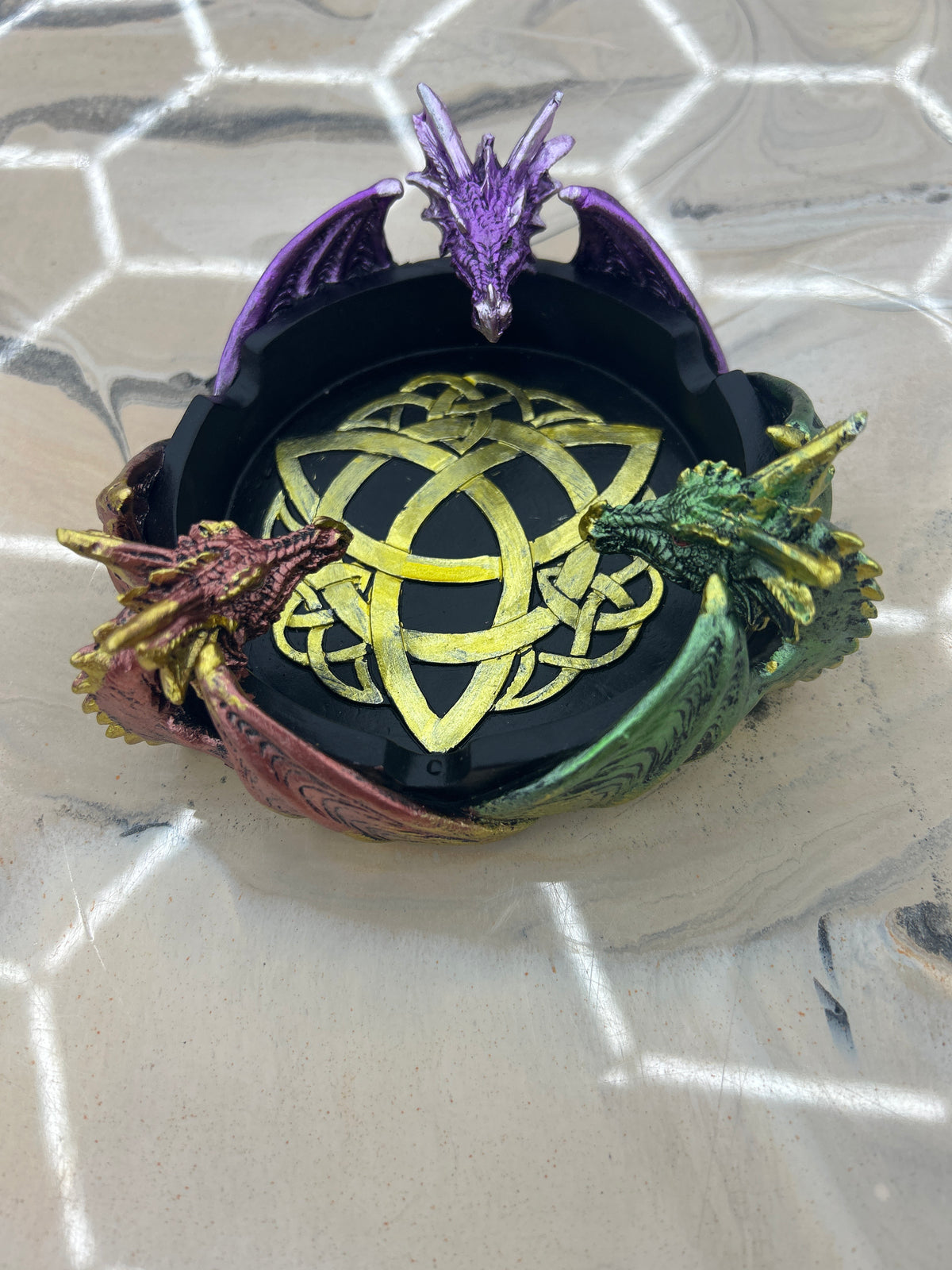 Fujima ashtrey polystone tri color tripple dragon