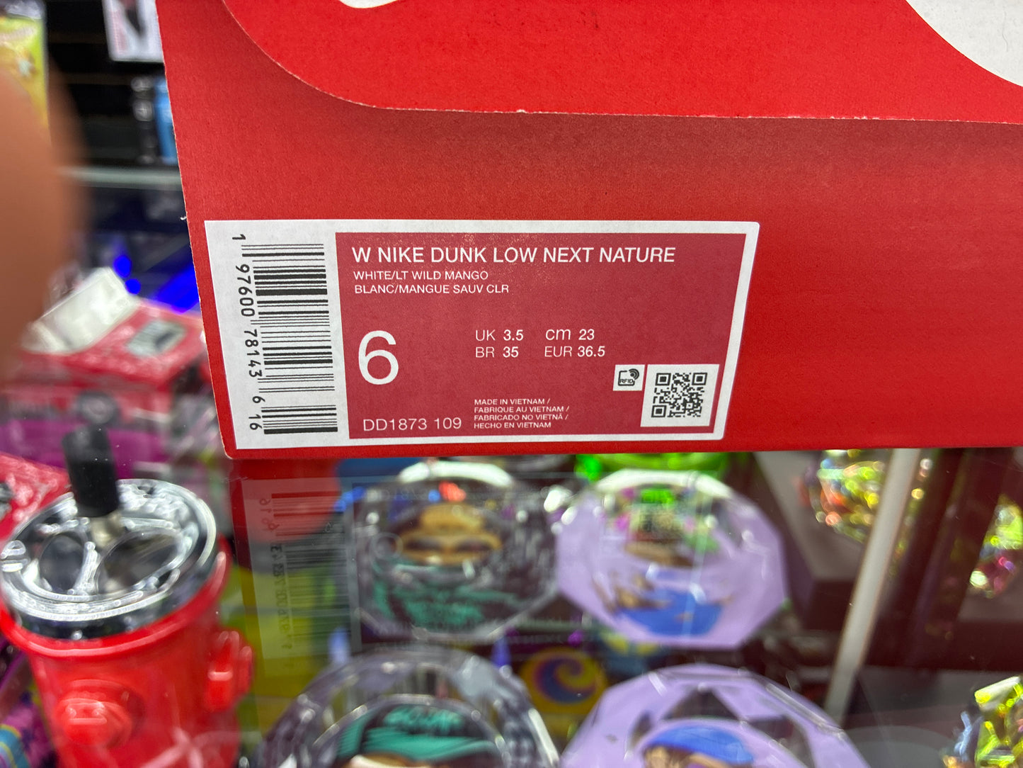 W nike dunk low next nature white/ wild mango size 6