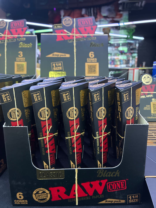 Raw Black classic triangle scoop pack cones 1 1/4 size 6ct