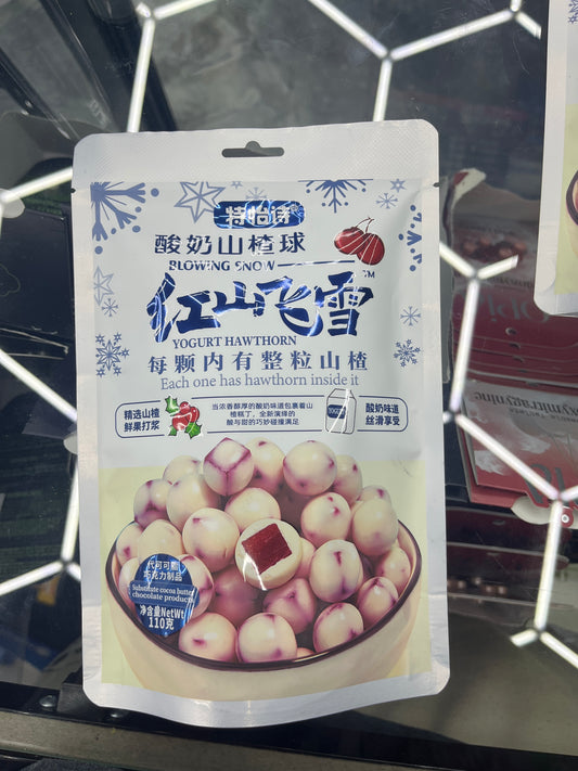 Blowing snow Yogurt hawthorn cherries