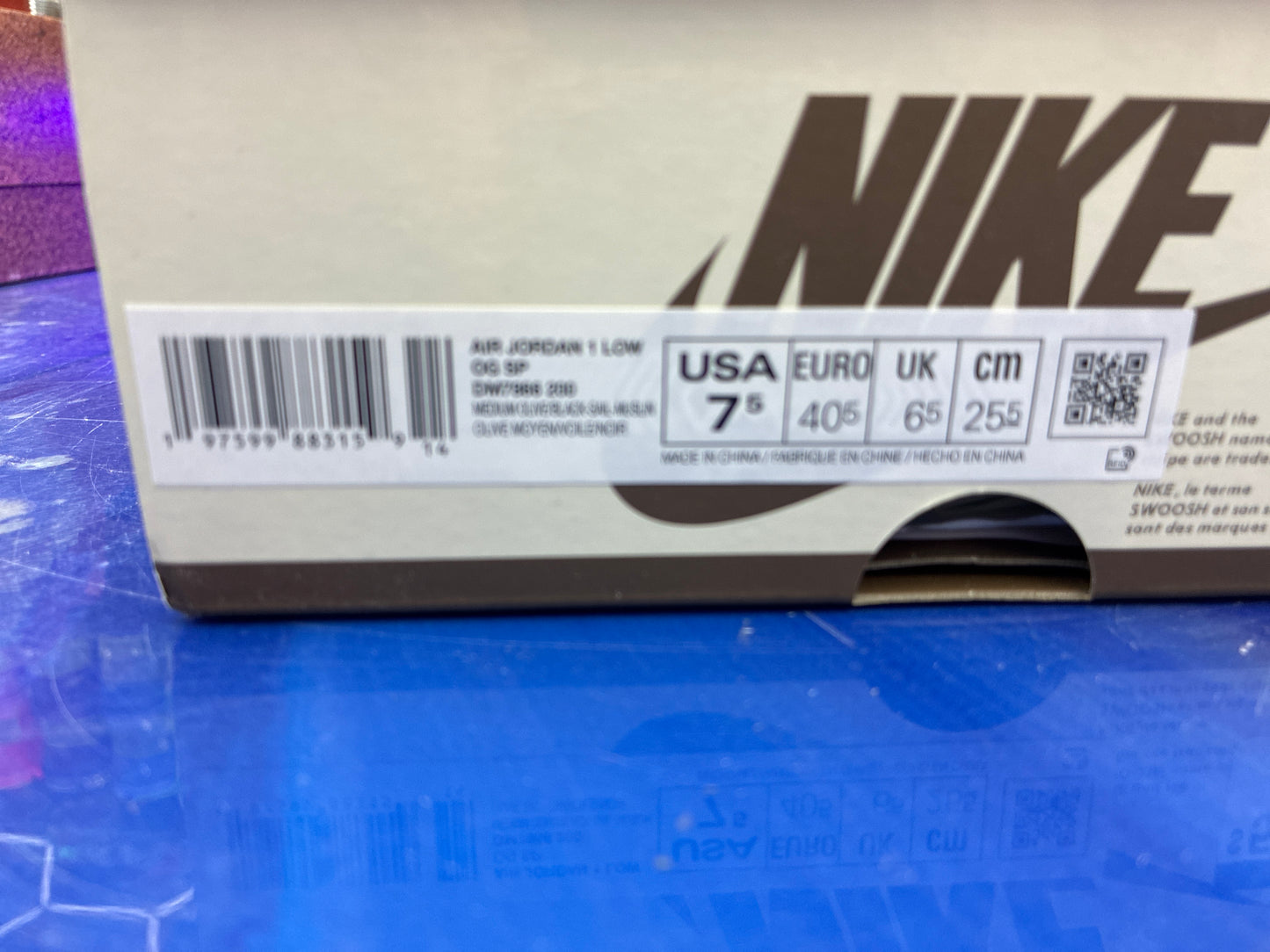 Air Jordan 1 low Travis olive size 7.5