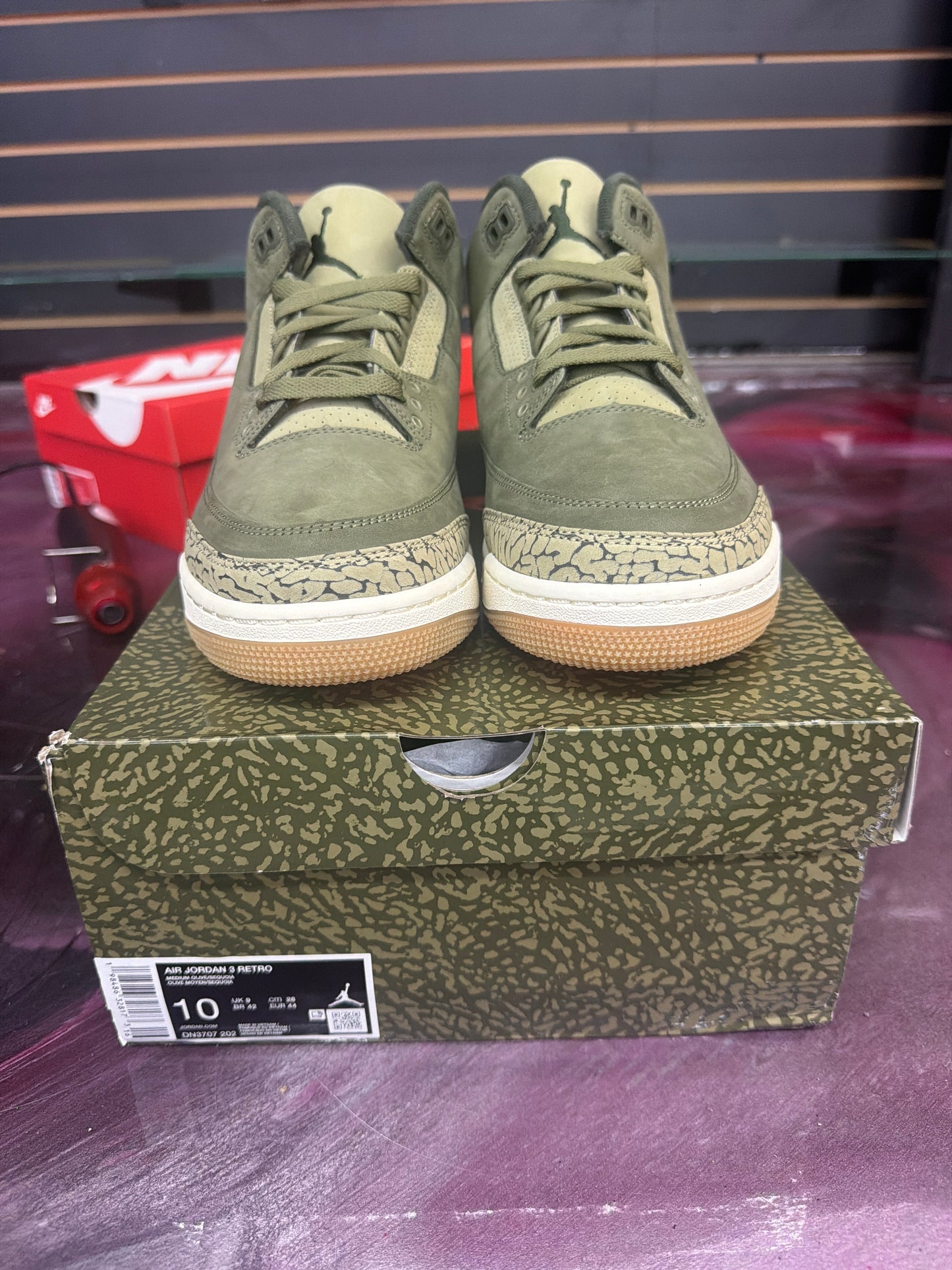 Jordan 3 Retro Family Affair Size 10