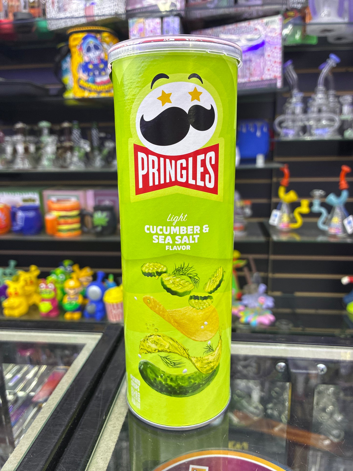Pringles light cucumber & sea salt flavor