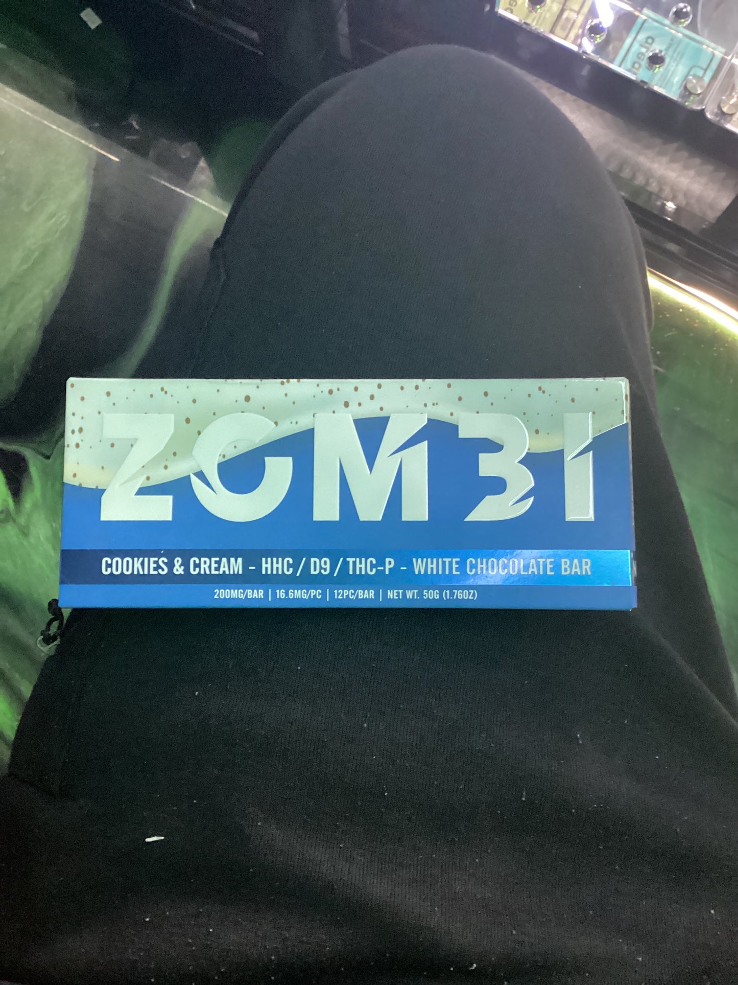 Zombi cookies and cream white chocolate bar 200 mg