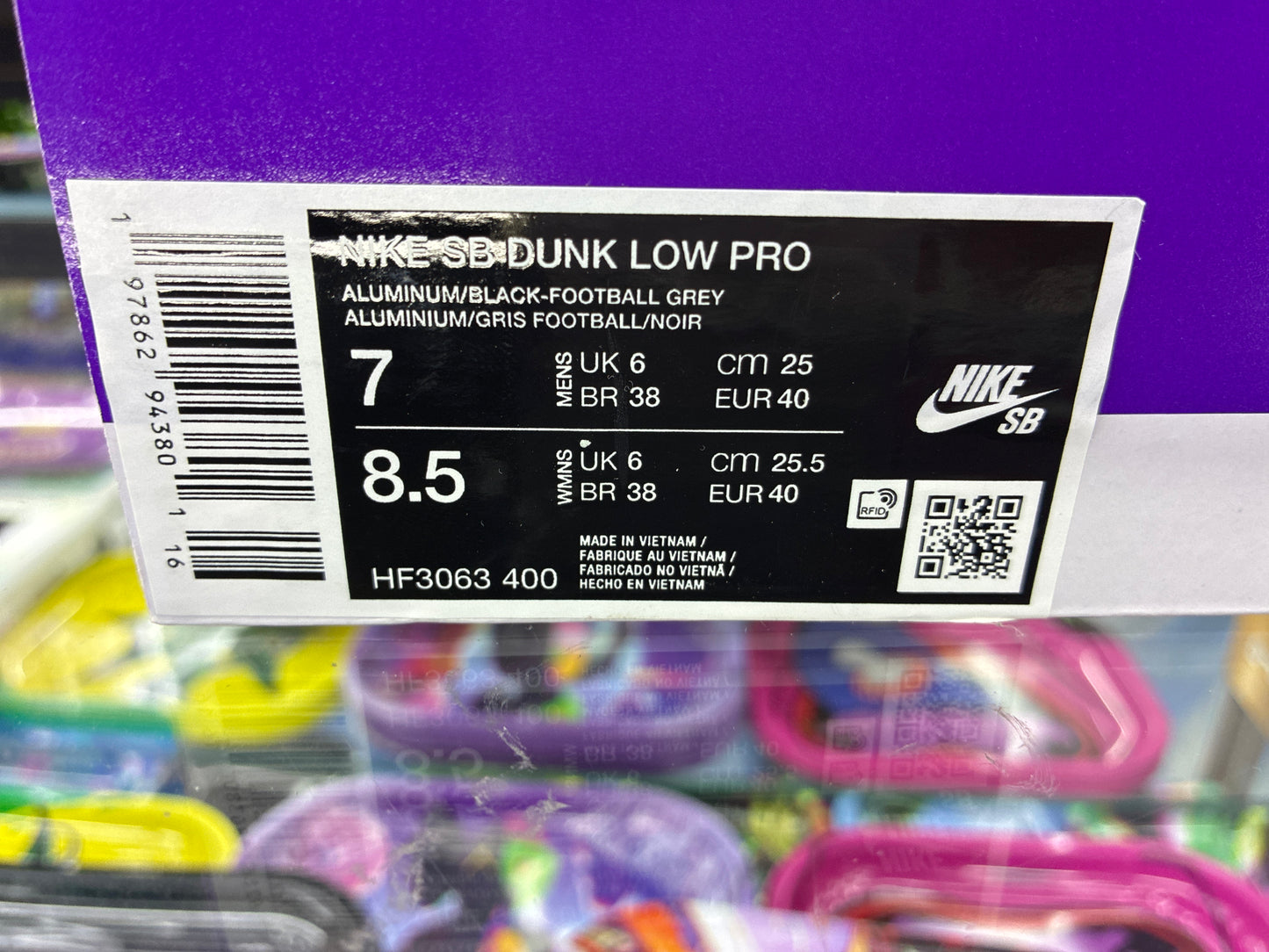 Nike sb dunk low pro aluminum/ black football Grey size 7