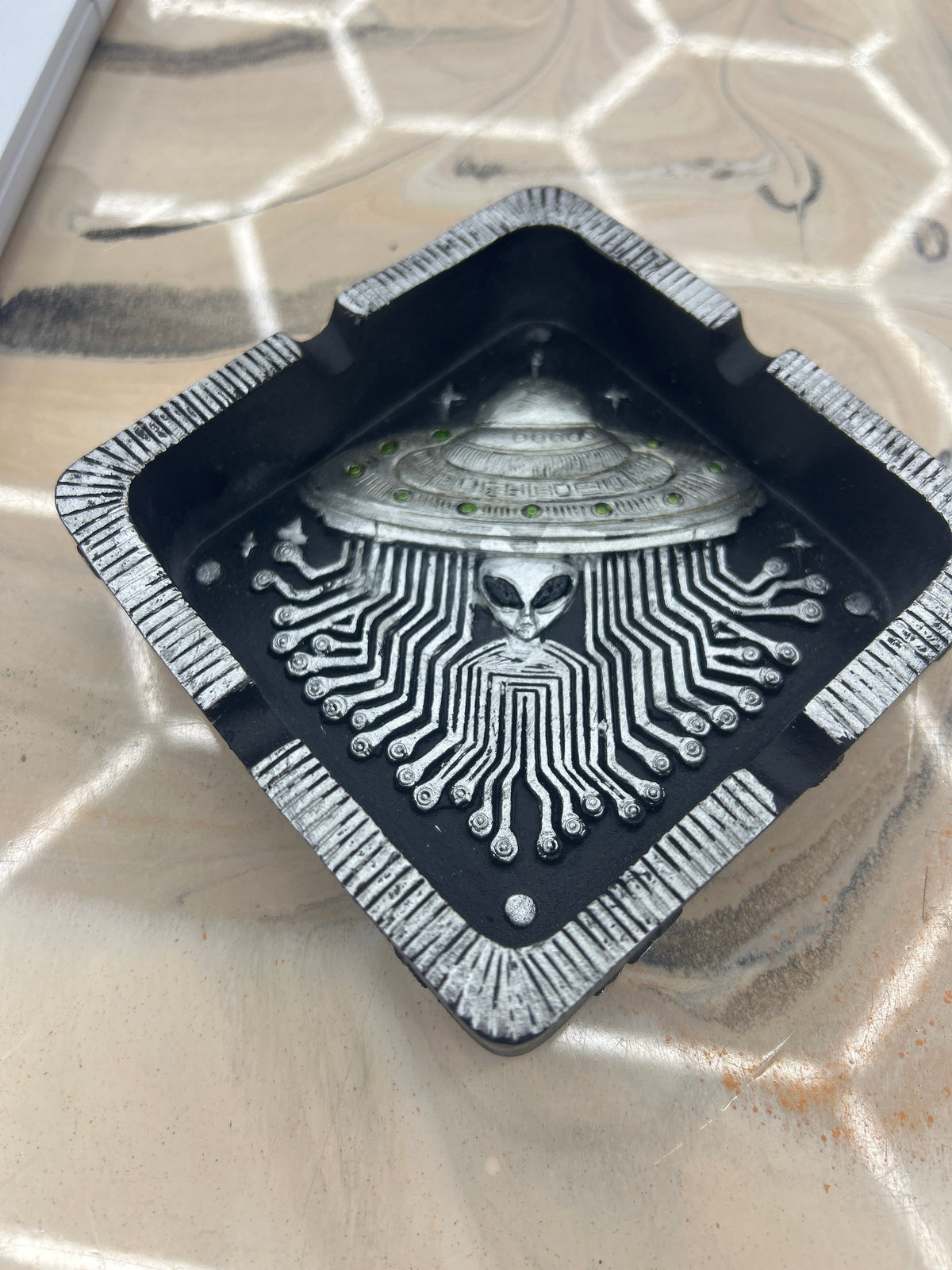 Fujima ashtrey 4.6” silver ufo