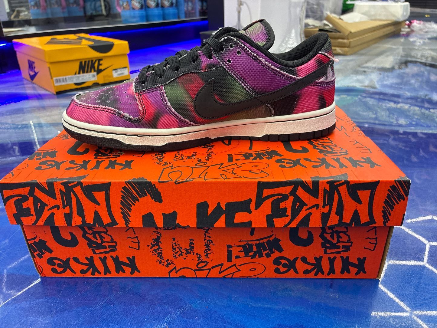 Nike dunk low graffiti pink size 8.5