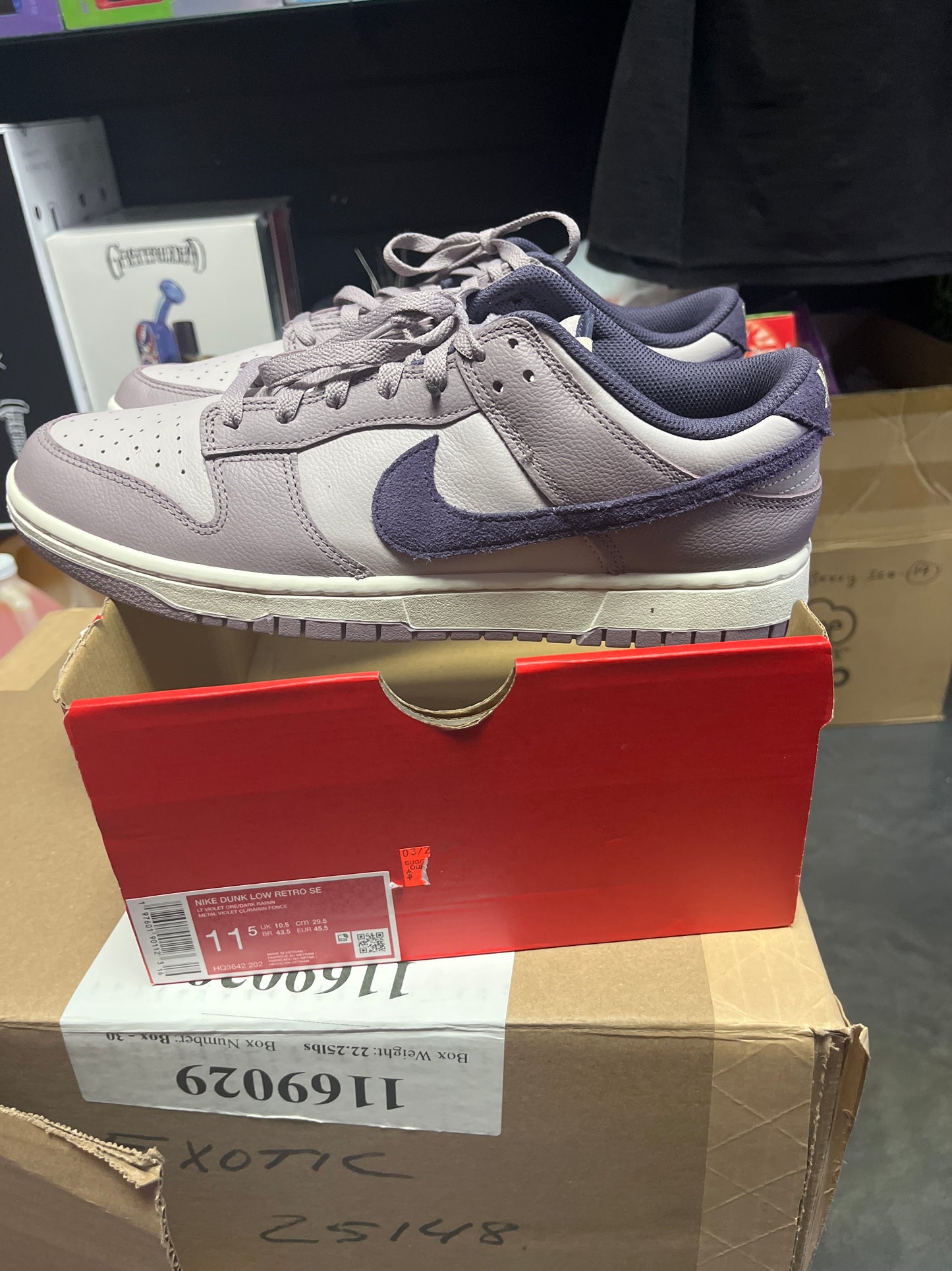 Nike dunk low se light violet ore size 11.5