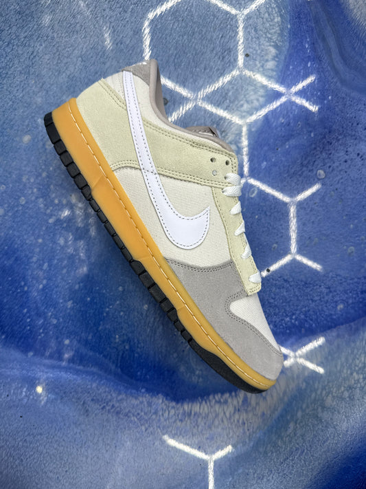 Nike dunk low suede & canvas (men’s) size 10