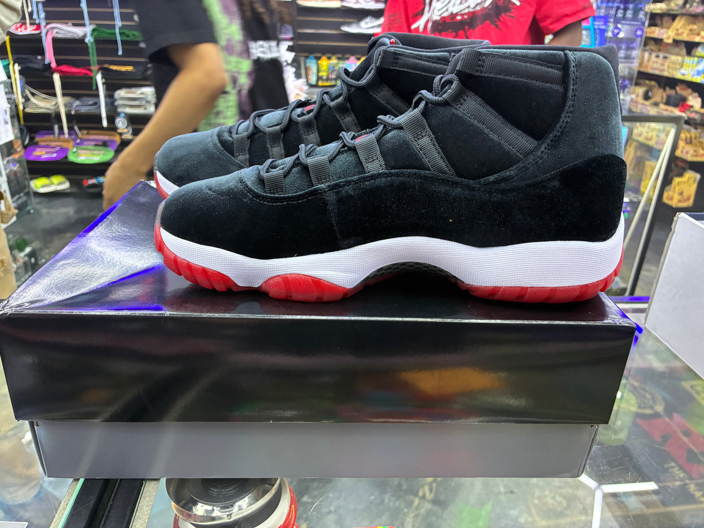 Jordan 11 suede bred size 11
