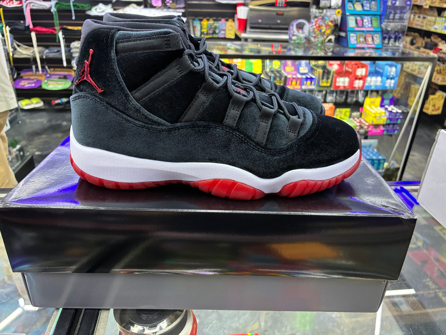 Jordan 11 suede bred size 11