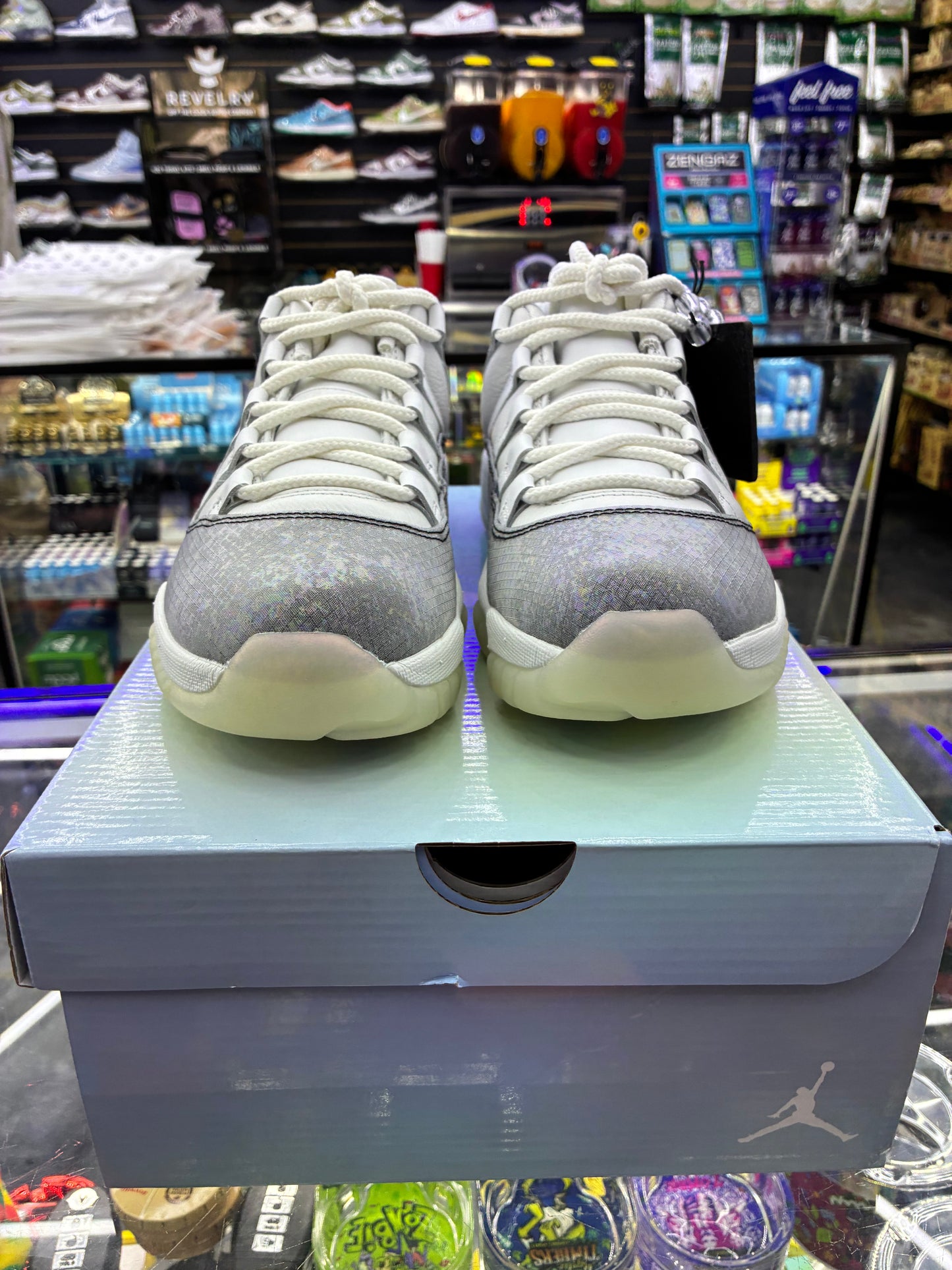 Jordan 11 retro low CNY size 8