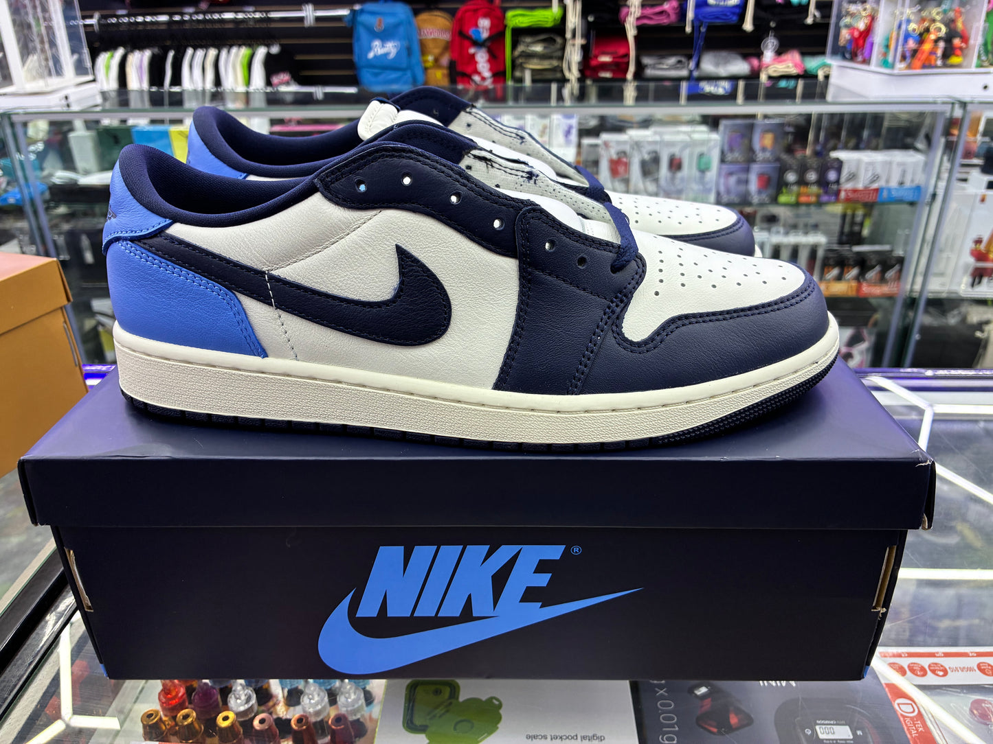 Air Jordan 1 retro low obsodian size 10.5